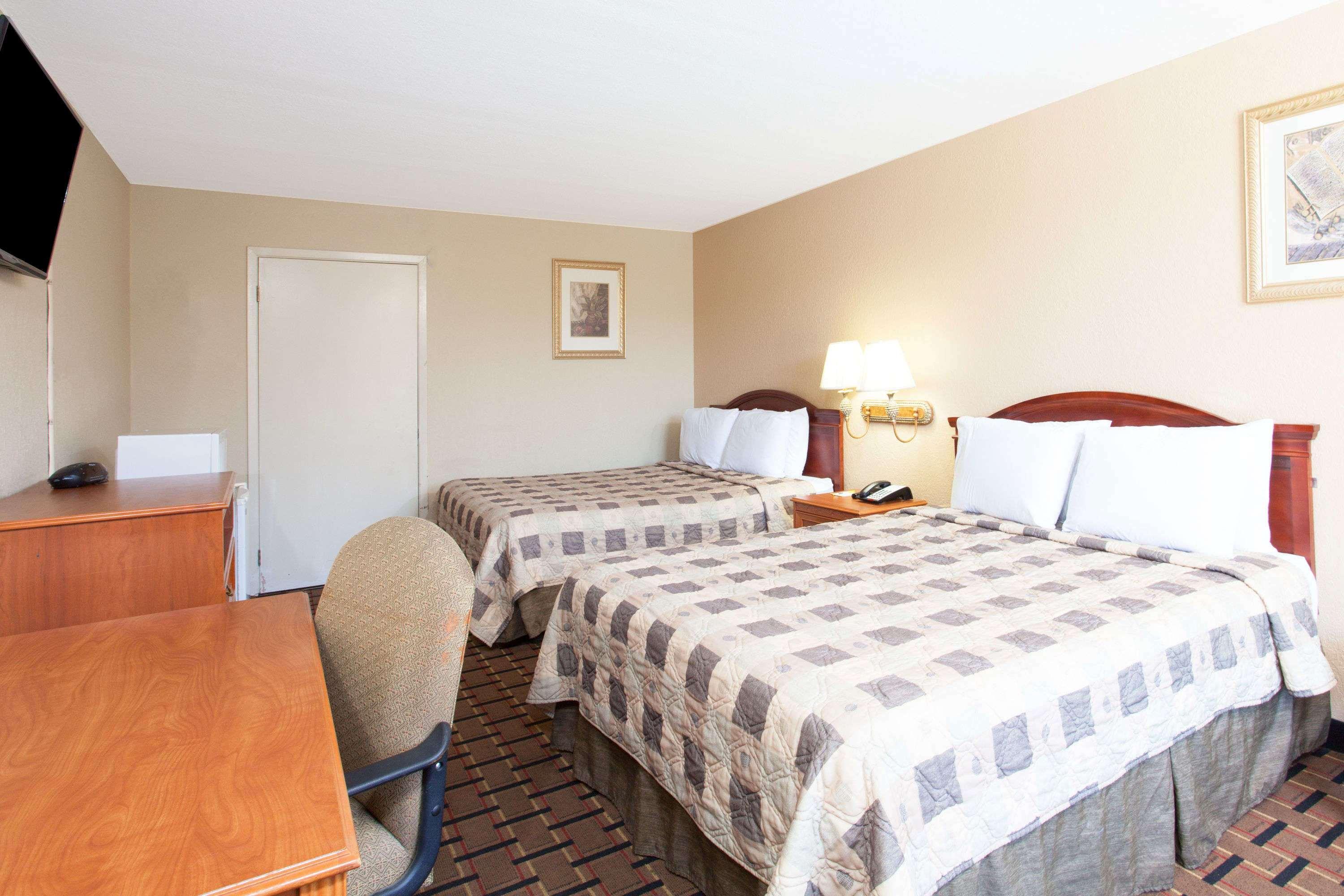 Clarion Inn & Suites Near The Leconte Center Pigeon Forge Kültér fotó