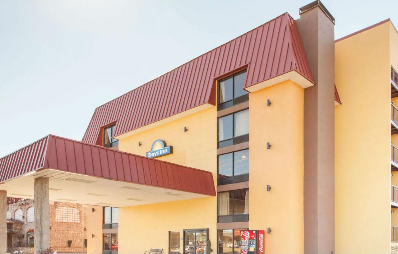 Clarion Inn & Suites Near The Leconte Center Pigeon Forge Kültér fotó